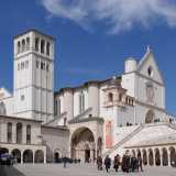 A motivi religiosi � invece connessa l�amicizia sancita nel 2018 tra Bari e Assisi (Perugia): nella basilica inferiore di San Francesco si segnala una cappella consacrata a San Nicola, affrescata dai maestri giotteschi nel 1308-1310 (foto Berthold Werner)
